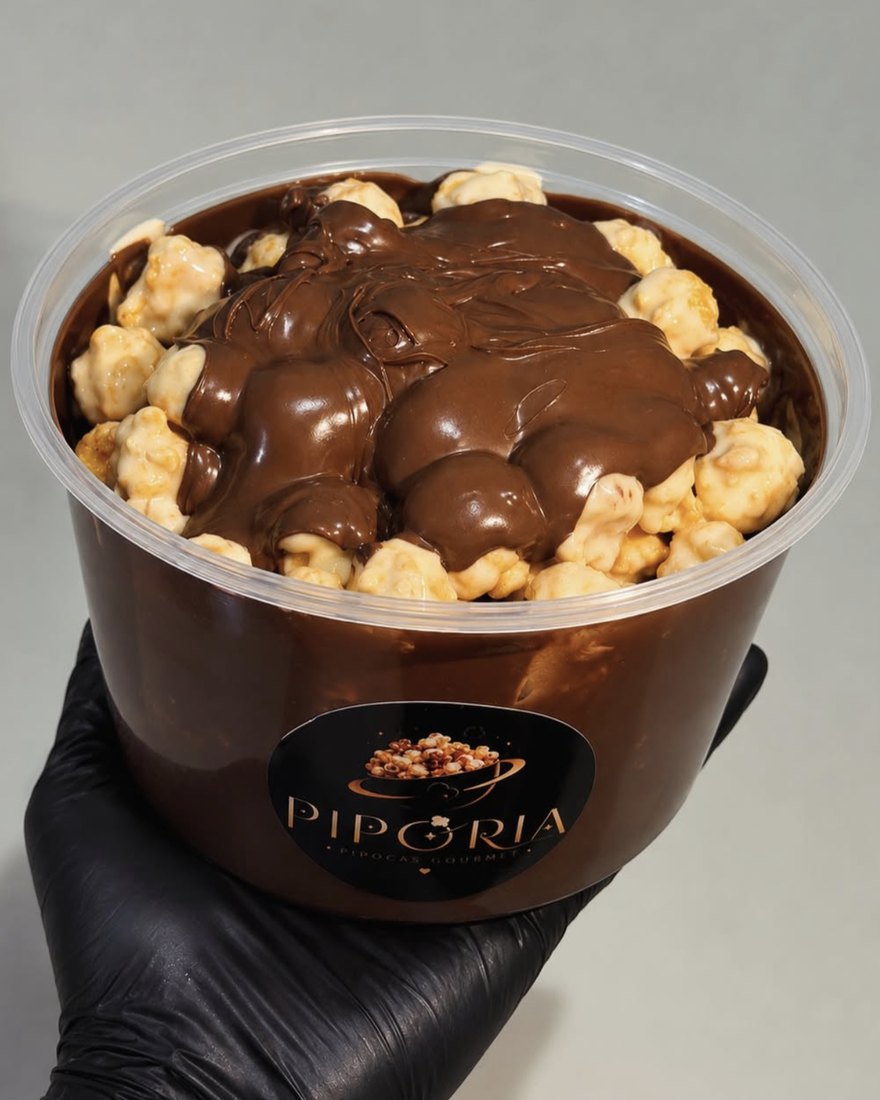 Balde de pipoca Pipória coberto de Nutella, com a pipoca aparecendo por baixo